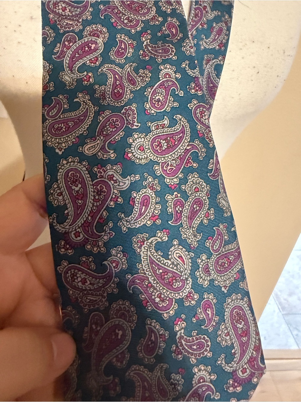 Vintage Yves Saint Laurent Mens Silk Necktie Teal Blue Purple Paisley USA